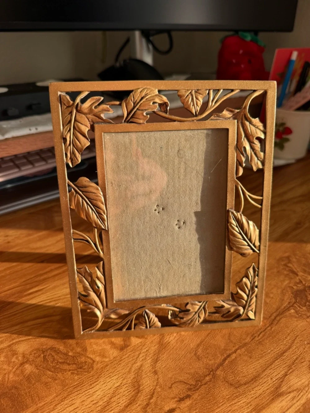 Vintage Elsa L Inc Ornate Brass-Colored Leaf 3 x 5 in Picture Frame 1996